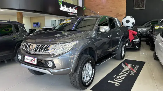 MITSUBISHI L200 TRITON 2.4 16V TURBO DIESEL SPORT HPE CD 4P 4X4 AUTOMÁTICO MITSUBISHI L200 TRITON 2.4 16V TURBO DIESEL SPORT HPE CD 4P 4X4 AUTOMÁTICO