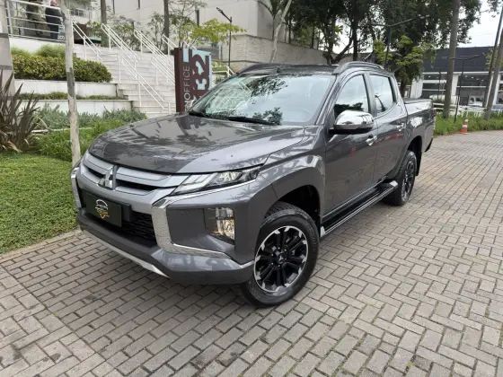 MITSUBISHI L200 TRITON 2.4 16V TURBO DIESEL SPORT HPE CD 4P 4X4 AUTOMÁTICO MITSUBISHI L200 TRITON 2.4 16V TURBO DIESEL SPORT HPE CD 4P 4X4 AUTOMÁTICO