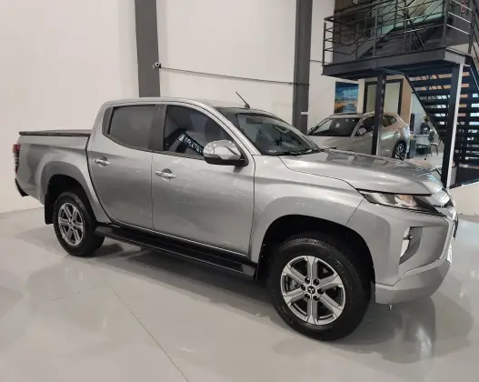 MITSUBISHI L200 TRITON 2.4 16V TURBO DIESEL SPORT HPE CD 4P 4X4 AUTOMÁTICO MITSUBISHI L200 TRITON 2.4 16V TURBO DIESEL SPORT HPE CD 4P 4X4 AUTOMÁTICO