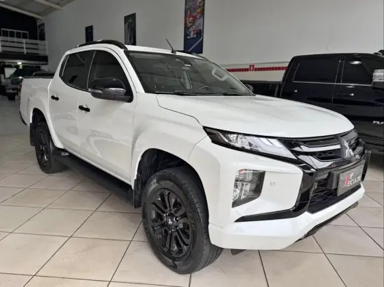 MITSUBISHI L200 TRITON 2.4 16V TURBO DIESEL SPORT HPE-S CD 4P 4X4 AUTOMÁTICO MITSUBISHI L200 TRITON 2.4 16V TURBO DIESEL SPORT HPE-S CD 4P 4X4 AUTOMÁTICO
