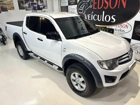 MITSUBISHI L200 TRITON 3.2 GLS 4X4 CD 16V TURBO INTERCOLER DIESEL 4P MANUAL MITSUBISHI L200 TRITON 3.2 GLS 4X4 CD 16V TURBO INTERCOLER DIESEL 4P MANUAL