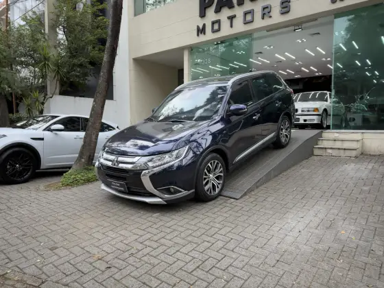 MITSUBISHI OUTLANDER 3.0 GT 4X4 V6 24V GASOLINA 4P AUTOMÁTICO MITSUBISHI OUTLANDER 3.0 GT 4X4 V6 24V GASOLINA 4P AUTOMÁTICO