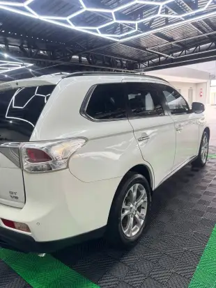 MITSUBISHI-OUTLANDER-3.0 GT 4X4 V6 24V GASOLINA 4P AUTOMÁTICO MITSUBISHI-OUTLANDER-2014