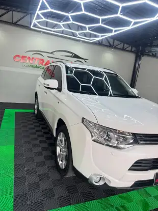 MITSUBISHI-OUTLANDER-2014