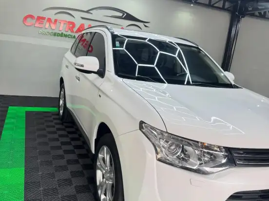 MITSUBISHI-OUTLANDER-3.0 GT 4X4 V6 24V GASOLINA 4P AUTOMÁTICO MITSUBISHI-OUTLANDER-2014