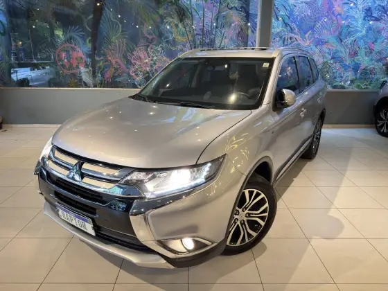 MITSUBISHI OUTLANDER 3.0 GT 4X4 V6 24V GASOLINA 4P AUTOMÁTICO MITSUBISHI OUTLANDER 3.0 GT 4X4 V6 24V GASOLINA 4P AUTOMÁTICO