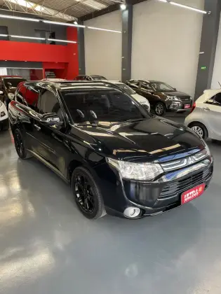 MITSUBISHI OUTLANDER 3.0 GT 4X4 V6 24V GASOLINA 4P AUTOMÁTICO MITSUBISHI OUTLANDER 3.0 GT 4X4 V6 24V GASOLINA 4P AUTOMÁTICO