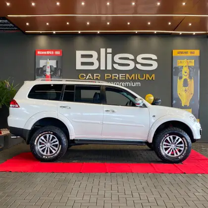 MITSUBISHI PAJERO 3.2 HPE 4X4 7 LUGARES 16V TURBO INTERCOOLER DIESEL 4P AUTOMÁTICO MITSUBISHI PAJERO 3.2 HPE 4X4 7 LUGARES 16V TURBO INTERCOOLER DIESEL 4P AUTOMÁTICO