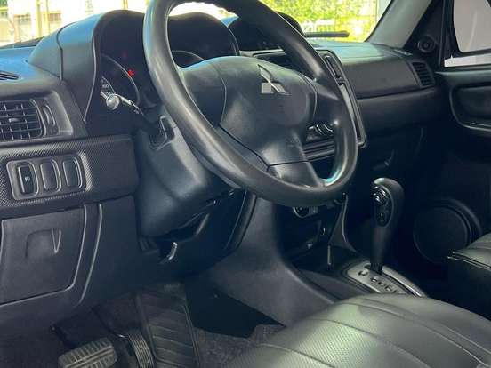 MITSUBISHI-PAJERO TR4-2.0 4X2 16V 140CV FLEX 4P AUTOMÁTICO MITSUBISHI-PAJERO TR4-2013