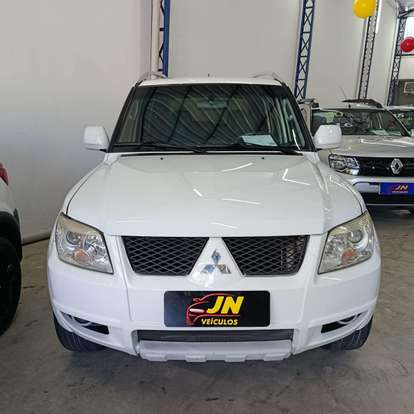 MITSUBISHI-PAJERO TR4-2.0 4X2 16V 140CV FLEX 4P AUTOMÁTICO MITSUBISHI-PAJERO TR4-2011