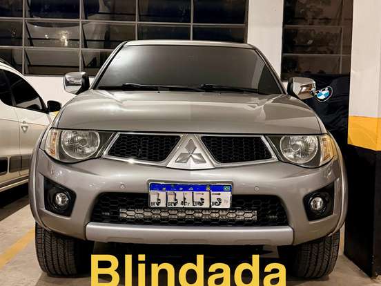 MITSUBISHI-L200 TRITON-3.5 HPE 4X4 CD V6 24V FLEX 4P AUTOMÁTICO MITSUBISHI-L200 TRITON-2011