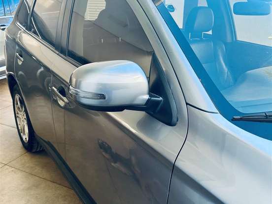 MITSUBISHI-OUTLANDER-2.0 16V GASOLINA 4P AUTOMÁTICO MITSUBISHI-OUTLANDER-2014