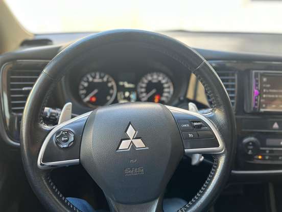 MITSUBISHI-OUTLANDER-2014