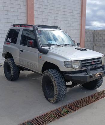MITSUBISHI PAJERO 3.0 GLS 4X4 V6 24V GASOLINA 2P MANUAL