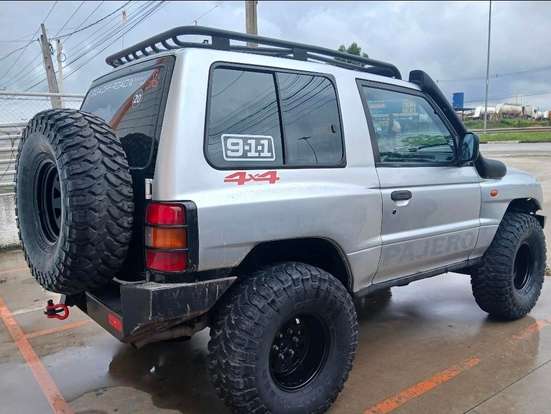 MITSUBISHI-PAJERO-1998