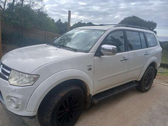 MITSUBISHI-PAJERO-2015