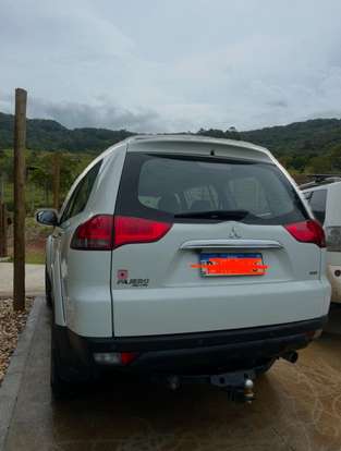 MITSUBISHI-PAJERO-2015