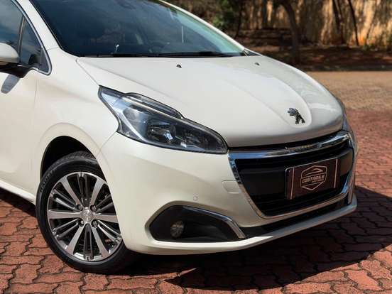 PEUGEOT-208-1.6 GRIFFE 16V FLEX 4P AUTOMÁTICO PEUGEOT-208-2018