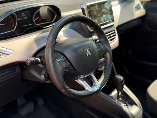 PEUGEOT-208-1.6 GRIFFE 16V FLEX 4P AUTOMÁTICO PEUGEOT-208-2018