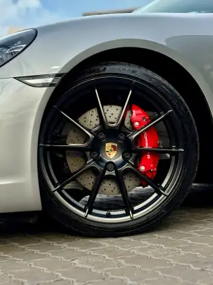 PORSCHE-718-2025