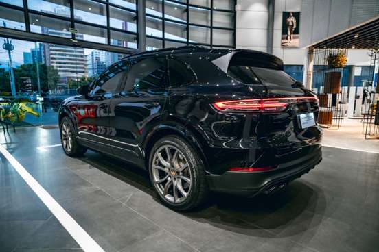 PORSCHE-CAYENNE-2022