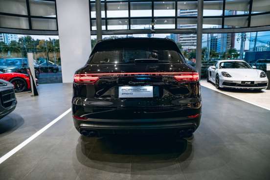 PORSCHE-CAYENNE-2022