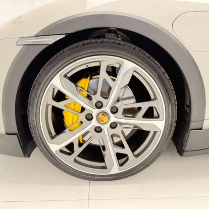 PORSCHE-TAYCAN-2023