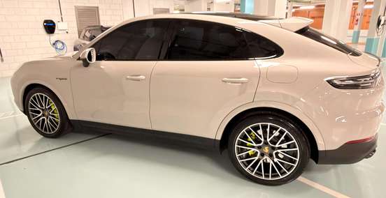 PORSCHE-CAYENNE-2022