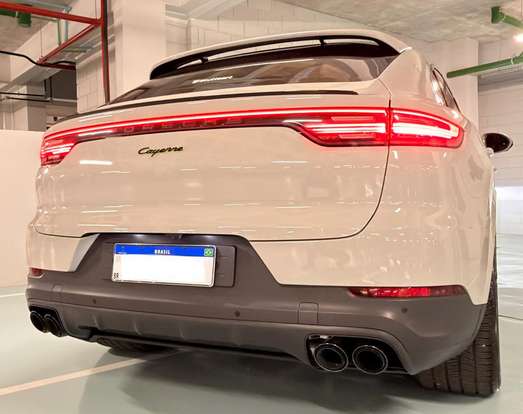 PORSCHE-CAYENNE-2022