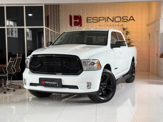 RAM CLASSIC 5.7 V8 GASOLINA LARAMIE CD 4X4 AUTOMÁTICO