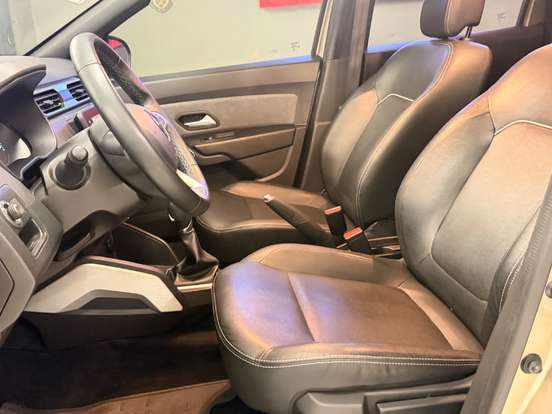 RENAULT-DUSTER-2023