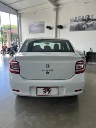 RENAULT-LOGAN-2024