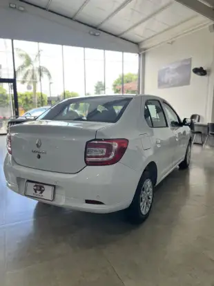 RENAULT-LOGAN-2024