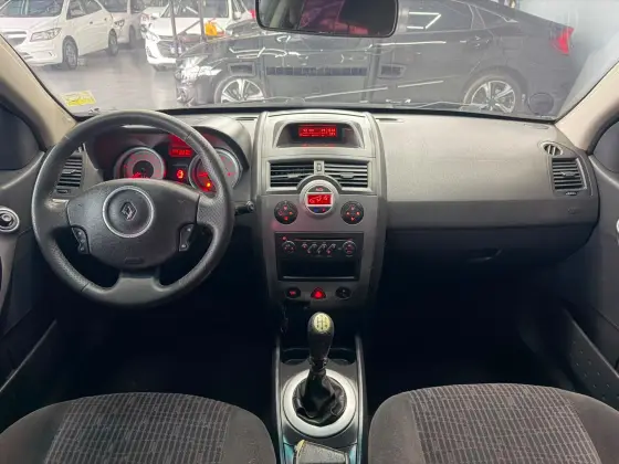 RENAULT MEGANE 1.6 DYNAMIQUE GRAND TOUR 16V FLEX 4P MANUAL RENAULT MEGANE 1.6 DYNAMIQUE GRAND TOUR 16V FLEX 4P MANUAL