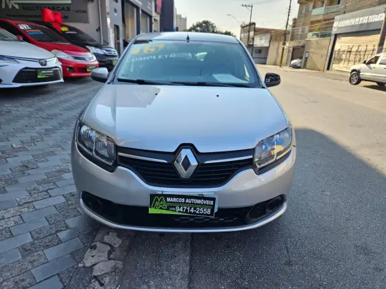 RENAULT SANDERO 1.0 EXPRESSION 16V FLEX 4P MANUAL RENAULT SANDERO 1.0 EXPRESSION 16V FLEX 4P MANUAL