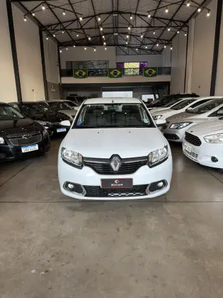 RENAULT SANDERO 1.6 DYNAMIQUE 8V FLEX 4P MANUAL RENAULT SANDERO 1.6 DYNAMIQUE 8V FLEX 4P MANUAL