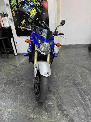 SUZUKI GSR 750 