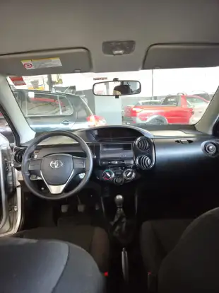 TOYOTA-ETIOS-2019