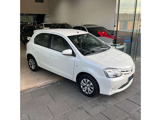 TOYOTA-ETIOS-2015