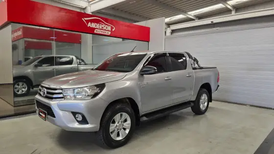 TOYOTA HILUX 2.7 SR 4X2 CD 16V FLEX 4P AUTOMÁTICO TOYOTA HILUX 2.7 SR 4X2 CD 16V FLEX 4P AUTOMÁTICO