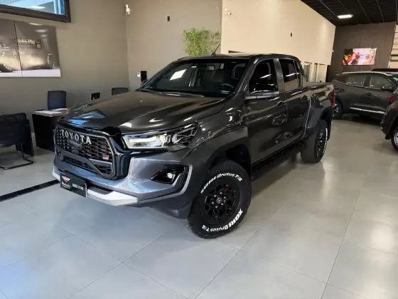 TOYOTA HILUX 2.8 D-4D TURBO DIESEL CD GR-S 4X4 AUTOMÁTICO TOYOTA HILUX 2.8 D-4D TURBO DIESEL CD GR-S 4X4 AUTOMÁTICO