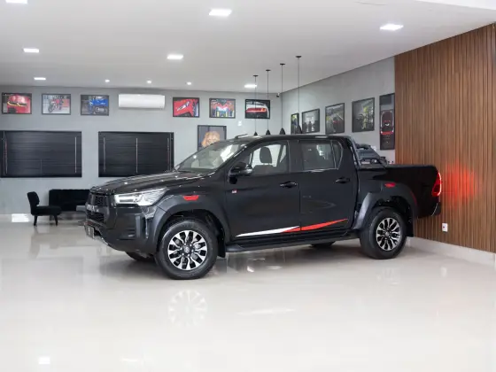 TOYOTA HILUX 2.8 D-4D TURBO DIESEL CD GR-S 4X4 AUTOMÁTICO
