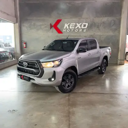 TOYOTA HILUX 2.8 D-4D TURBO DIESEL CD SR 4X4 AUTOMÁTICO TOYOTA HILUX 2.8 D-4D TURBO DIESEL CD SR 4X4 AUTOMÁTICO