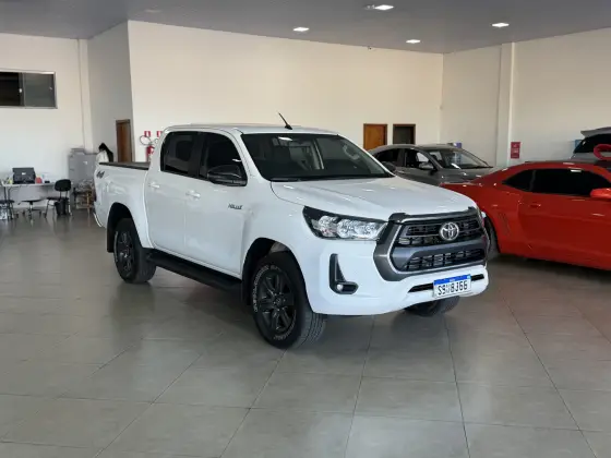 TOYOTA HILUX 2.8 D-4D TURBO DIESEL CD SR 4X4 AUTOMÁTICO TOYOTA HILUX 2.8 D-4D TURBO DIESEL CD SR 4X4 AUTOMÁTICO