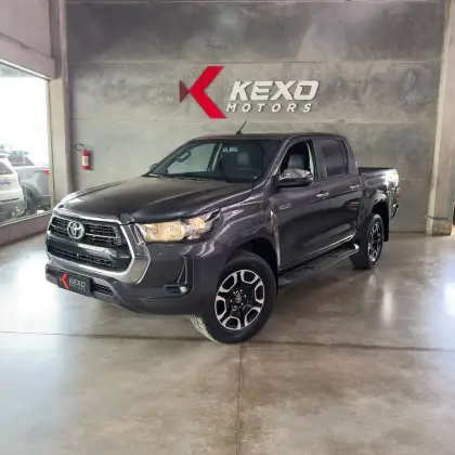 TOYOTA HILUX 2.8 D-4D TURBO DIESEL CD SRV 4X4 AUTOMÁTICO TOYOTA HILUX 2.8 D-4D TURBO DIESEL CD SRV 4X4 AUTOMÁTICO