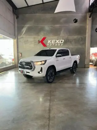 TOYOTA HILUX 2.8 D-4D TURBO DIESEL CD SRV 4X4 AUTOMÁTICO TOYOTA HILUX 2.8 D-4D TURBO DIESEL CD SRV 4X4 AUTOMÁTICO