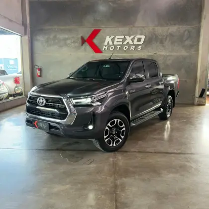 TOYOTA HILUX 2.8 D-4D TURBO DIESEL CD SRV 4X4 AUTOMÁTICO TOYOTA HILUX 2.8 D-4D TURBO DIESEL CD SRV 4X4 AUTOMÁTICO