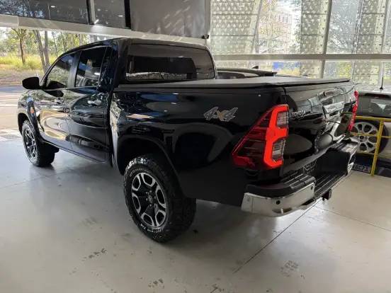 TOYOTA-HILUX-2022
