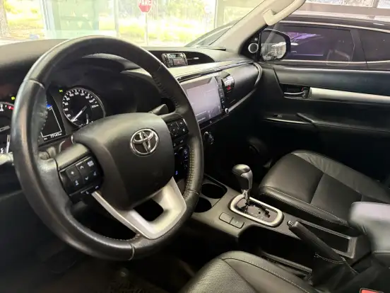 TOYOTA-HILUX-2.8 D-4D TURBO DIESEL CD SRX 4X4 AUTOMÁTICO TOYOTA-HILUX-2022