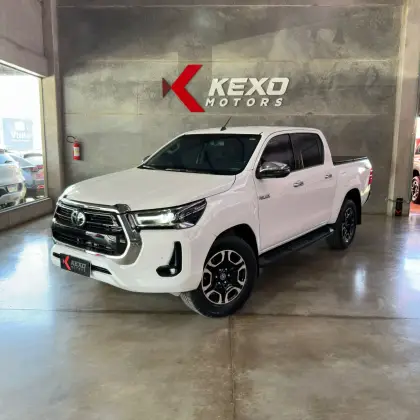TOYOTA HILUX 2.8 D-4D TURBO DIESEL CD SRX 4X4 AUTOMÁTICO TOYOTA HILUX 2.8 D-4D TURBO DIESEL CD SRX 4X4 AUTOMÁTICO